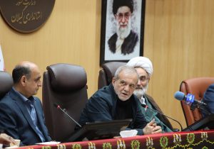 سفر پزشکیان به گیلان بدون تشریفات اداری و با رانندگی شخصی سفر پزشکیان به گیلان بدون تشریفات اداری و با رانندگی شخصی