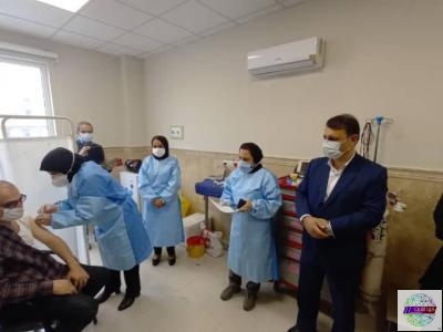بازدید فرماندار رشت از روند واکسیناسیون کادر درمان شهرستان