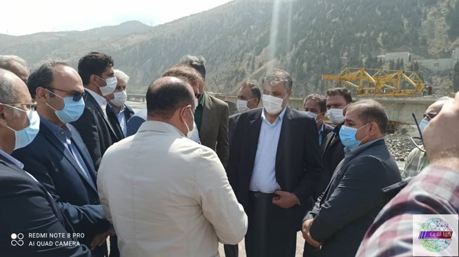 وزیر راه و شهرسازی به همراه استاندار گیلان از پروژه تعویض مسیر خط لوله گاز در رودبار بازدید کرد