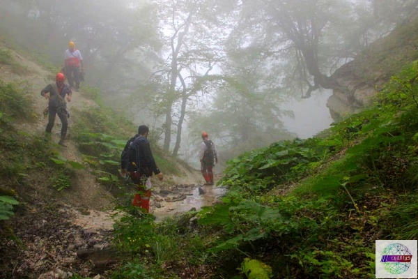 نجات ۶ نفر از ۷ کوهنورد گم‌شده در شفت/ تلاش هلال‌احمر برای نجات نفر آخر ادامه دارد