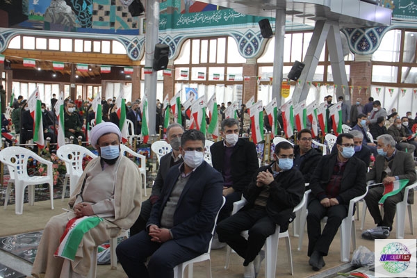 ادای احترام به مقام شامخ شهیدان در اولین روز دهه فجر