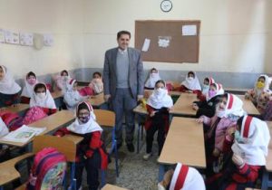 بازدید فرماندار رشت از اماکن آموزشی روستای سیاه اسطلخ/ دکتر امام پناهی: توجه بیشتر به عدالت آموزشی، منجر به شکوفایی استعدادهای بی نظیری خواهد شد