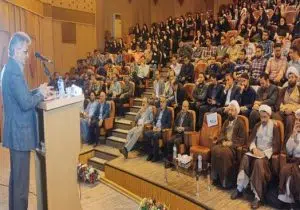 اعتماد به توانمندی و مدیریت دانشجویان باید همواره مورد توجه قرار گیرد