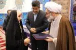 تجلیل نماینده ولی فقیه و امام جمعه رشت از دانش آموز نخبه قرآنی