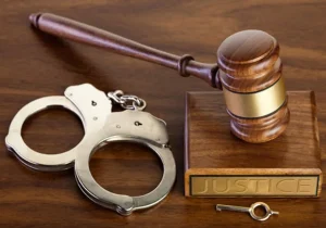 چطور بهترین وکیل کیفری در کرج را برای دفاع از حقوق‌مان انتخاب کنیم؟