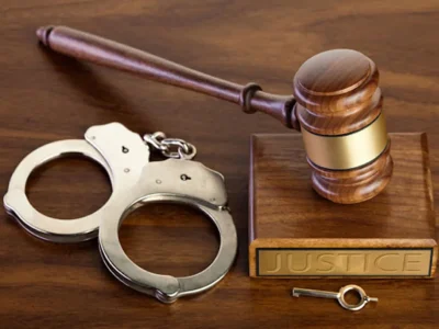 چطور بهترین وکیل کیفری در کرج را برای دفاع از حقوق‌مان انتخاب کنیم؟