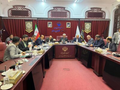 بررسی وضعیت اقتصادی گیلان در نشست مجمع نمایندگان و استاندار استان با وزیر اقتصاد در تهران 