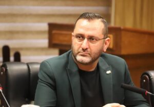 توده وارگی ثمره سیاست زدگی ما اصلاح طلبان بد و شما اصولگرایان بدتر!!!