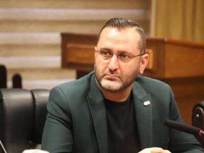 توده وارگی ثمره سیاست زدگی ما اصلاح طلبان بد و شما اصولگرایان بدتر!!!
