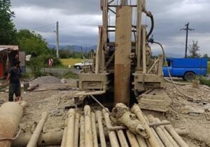 عملیات اجرایی حفر یك حلقه چاه عمیق در روستای خشكنودهان شهرستان فومن