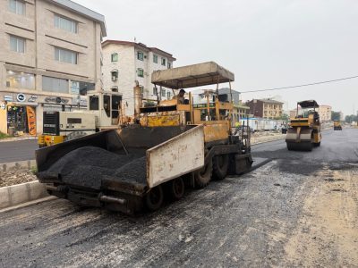 آغاز آسفالتریزی خیابان سعدی به سرگل پس از سالها انتظار و تملک ۹۸ ملک